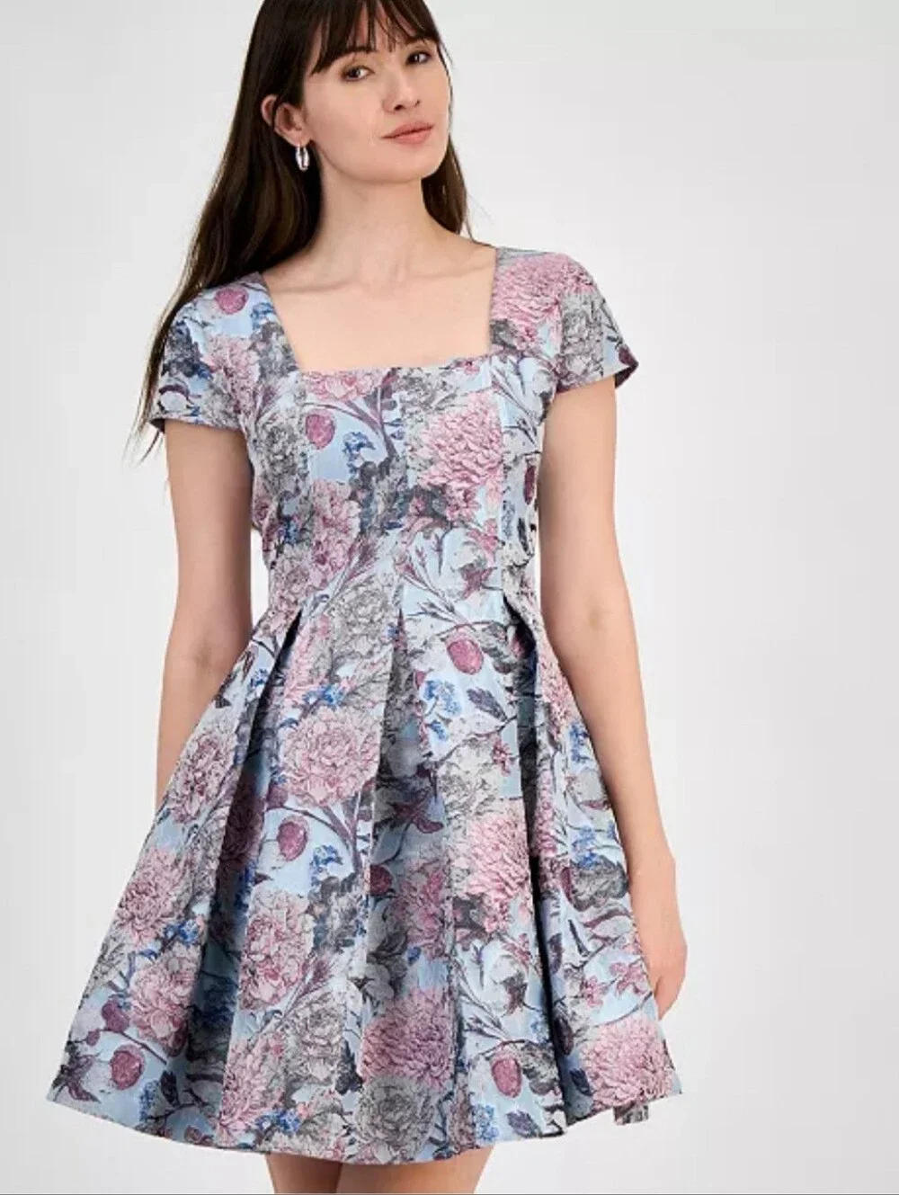 Women's Clothing (681) - Picture 2 of 8
